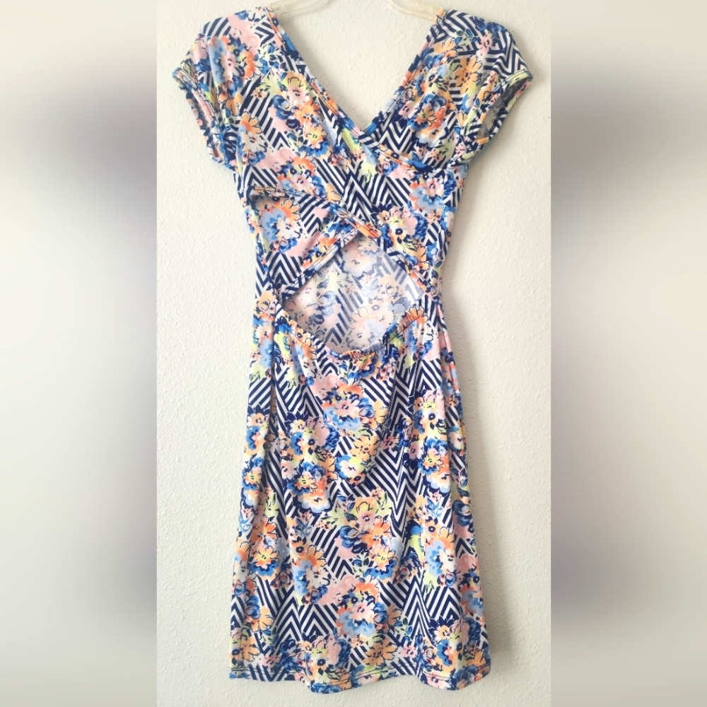 🔥BNWT Junior's Floral Cut Out Open Back Mini Dress by Derek Size M